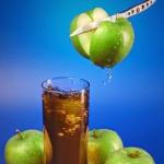 Яблочный сок свежевыжатым пить – на годы здоровье свое сохранить